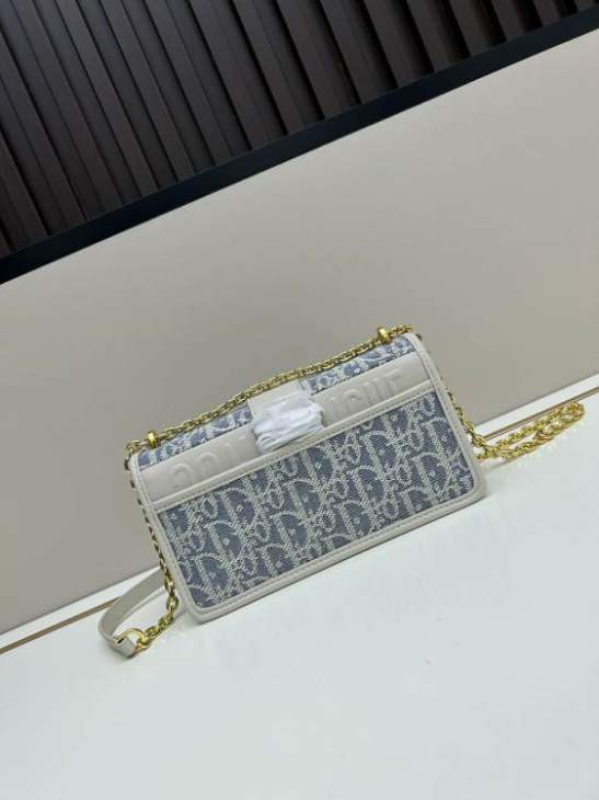 Picture of Dior Handbags _SKUfw239223449fw